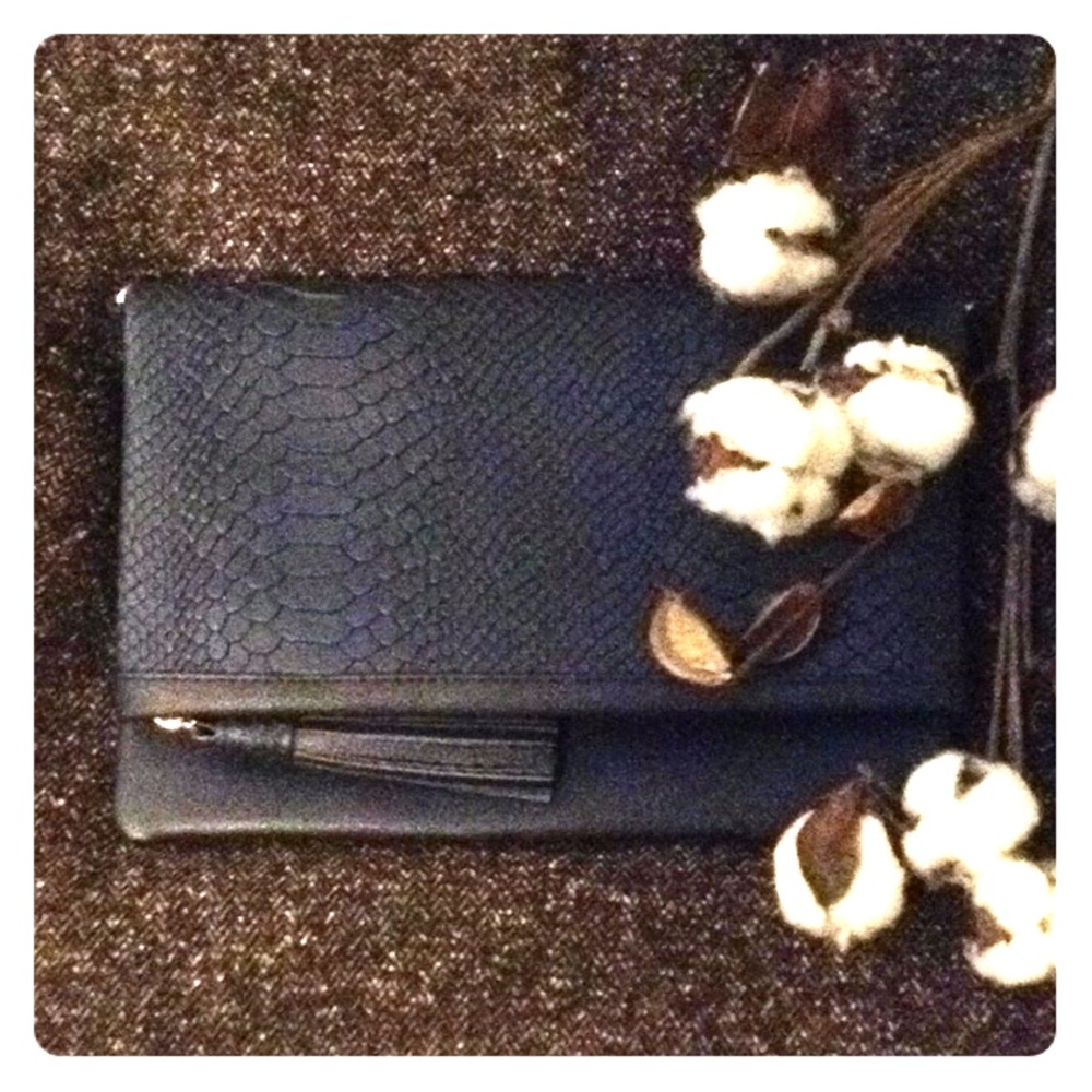 GiGi New York Leather Foldover Clutch/Crossbody